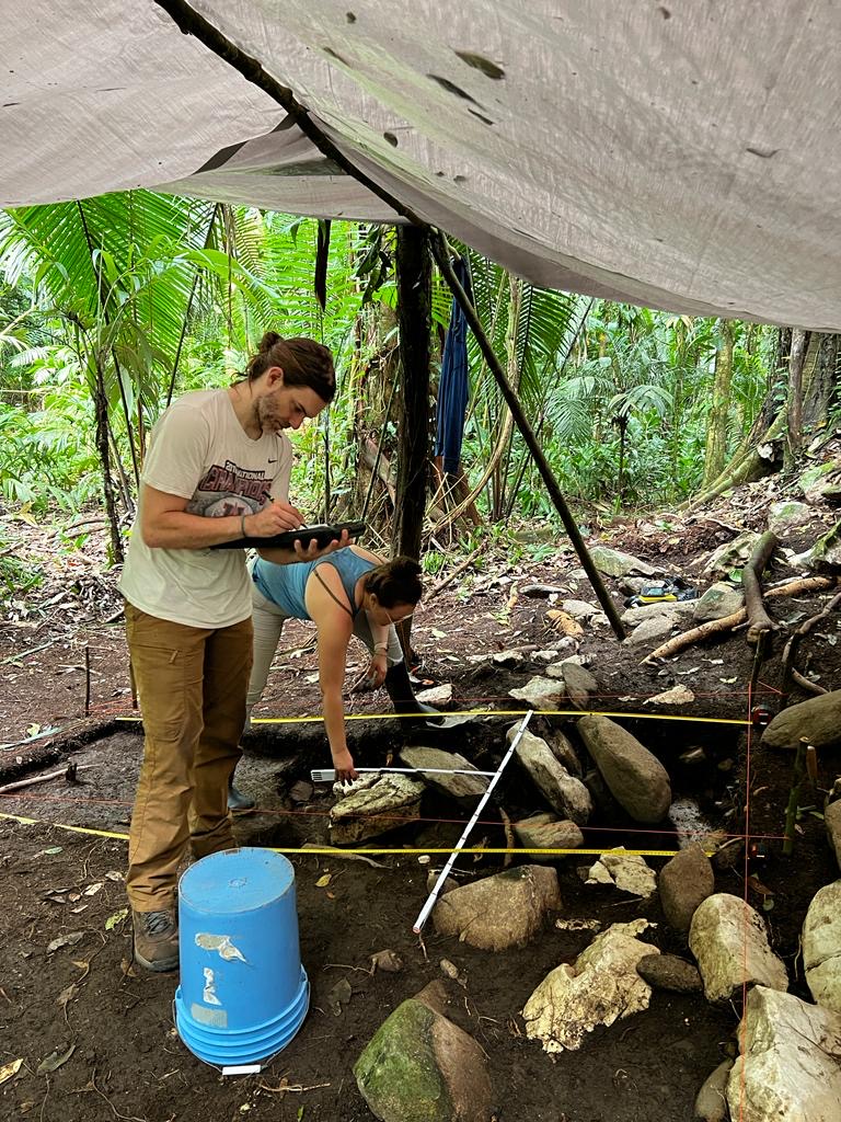 Archaeological fieldwork and field training in Belize